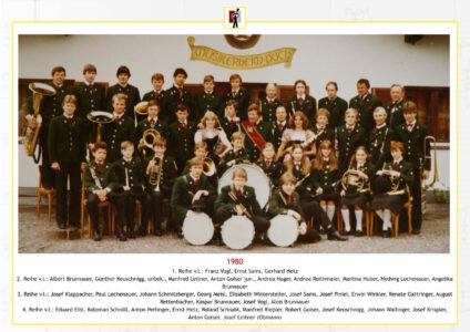 1980 Musikkapelle Puch: Gruppenbild vor dem damaligen Musikerheim
