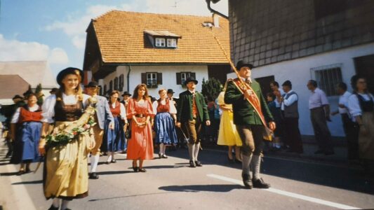 1995 Musikkapelle Puch: Festmarsch Richtung Festzelt